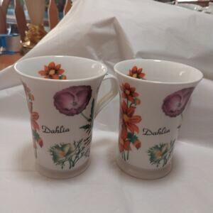 Vintage set of 2 "Dahlia" Floral Mugs